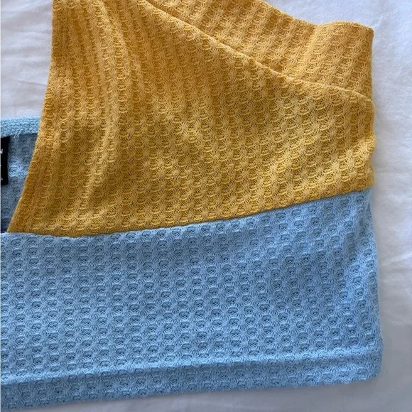 Colorblock Halter Top - Picture 2 of 3